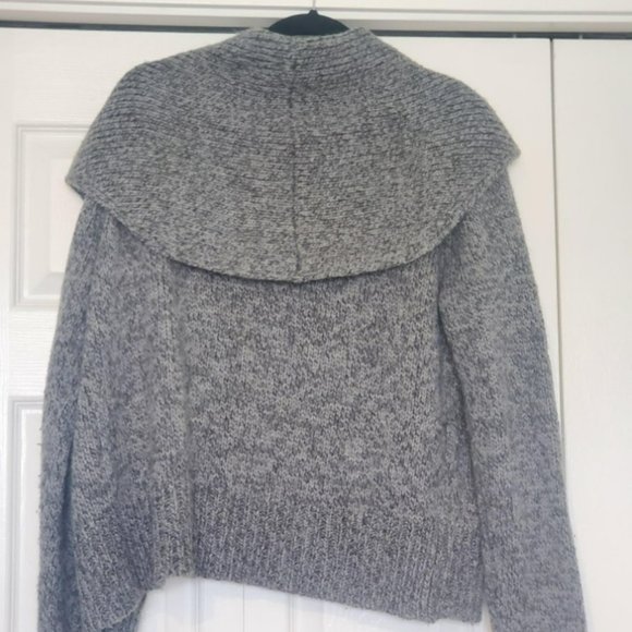 2 Knit Sweater Bundle - Picture 4 of 6